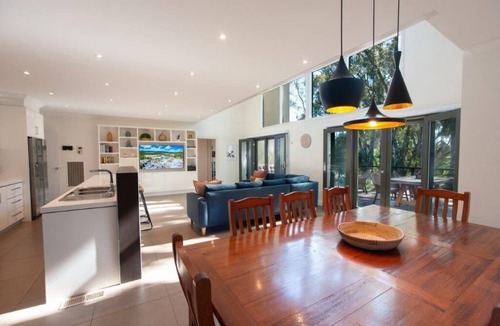 Echuca House | The Gums - Echuca Holiday Homes
