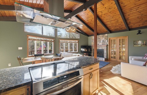 Gilford Ski Chalet | The Gunstock Chalet - Close to Gunstock, BNH Pavilion, and Lake Winnipesaukee
