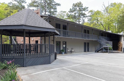 Eureka Springs Historic District Apartment | The Gypsy, Free Parking and Steps to Downtown Charm