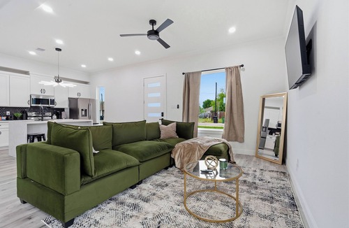 Southeast Houston House | The H-Town Hive Cozy, Chic & Close to Everything