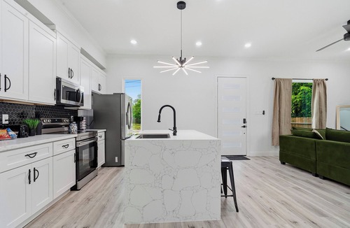 Southeast Houston House | The H-Town Hive Cozy, Chic & Close to Everything