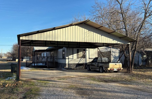 Kingston House | The Hacienda~ A Simple Home~5 minutes from Lake Texoma!