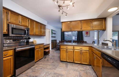 North Central Thousand Oaks House | The Hacienda: Pool, Hot Tub, Games & More!