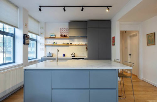 Homerton Apartment | The Hackney Loft, by Veeve