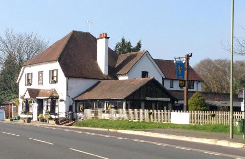 Petersfield Hotel | The Half Moon