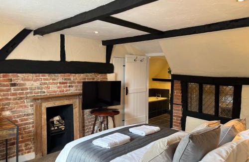 Ripley Hotel | The Half Moon Inn