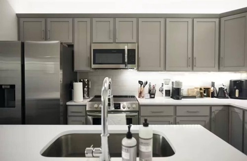 Madison Condo | The Hall Haus - Rooftop Oasis