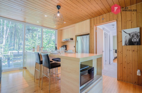 Pont-Rouge House | ⭐ The HALO ❇ SPA Pool Sauna Billiards Trails 25 min from Quebec ⭐
