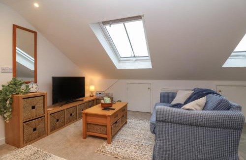 Maiden Newton House | The Halt