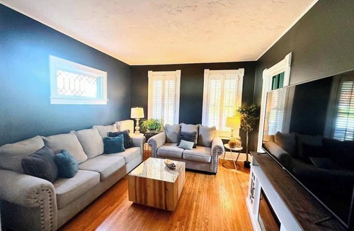 Oswego House | The Hamilton Harbor House