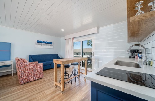 Rockwell Hotel | The Hamilton - Lakefront & Studio Suites, Hot Springs