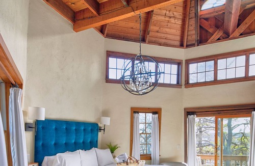 Hampton Bays Hotel | The Hampton Maid