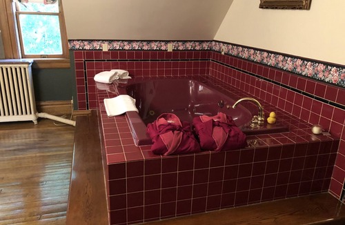Dubuque Bed & Breakfast | The Hancock House