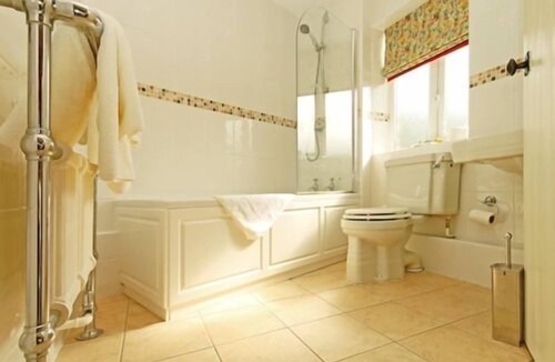 Llanarmon Dyffryn-Ceiriog Hotel | The Hand at Llanarmon