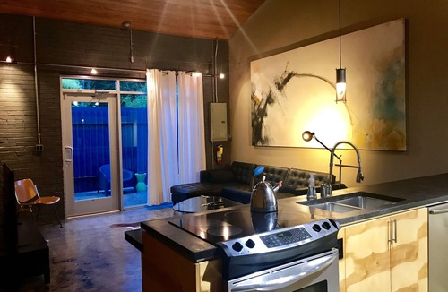 Rosewood Apartment | The Hangar Lofts Hotel