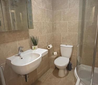 Whitchurch Hotel | The Hanmer Arms