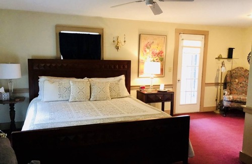 Andover Bed & Breakfast | The Hann Homestead Inn