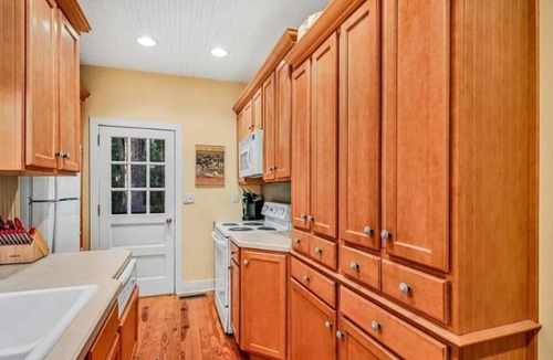 Mount Gretna Cottage | ​The Happy Cottage! Mt. Gretna trails + ACn