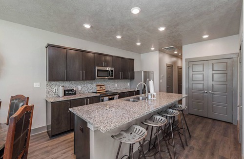 Wellborn Condo | The Happy Hideaway Condo is just 6.5 miles from Kyle Field/Texas A&M!