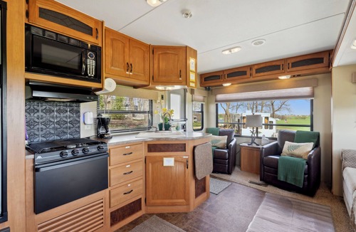 Langworthy RV Rental | The Happy Hornet Camper Rental on Campsite