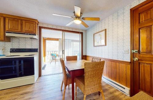 West Yarmouth House | The Happy Place