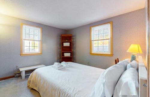 West Yarmouth House | The Happy Place