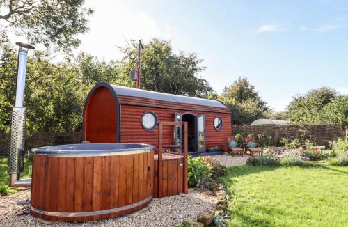 Chipping Norton House | The Happy Valley Pod