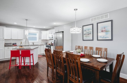 Traverse City Villa | The Harbor 3BR Townhouse Near Downtown Beaches Wineries