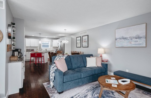 Traverse City Villa | The Harbor 3BR Townhouse Near Downtown Beaches Wineries