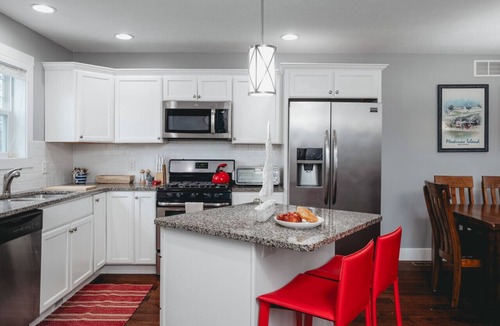 Traverse City Villa | The Harbor 3BR Townhouse Near Downtown Beaches Wineries