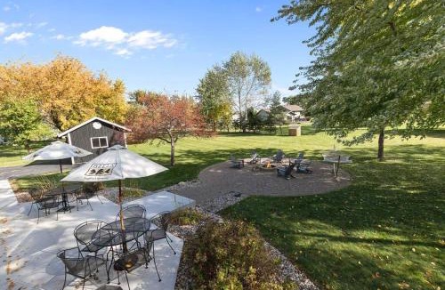 Black Wolf House | The Harbor Hideaway