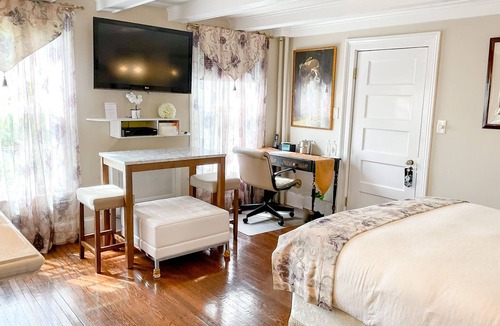 Cold Spring Harbor Bed & Breakfast | The Harbor Rose