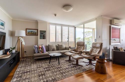 Cremorne Apartment | The Harbour View - Spacious Cremorne Convenience