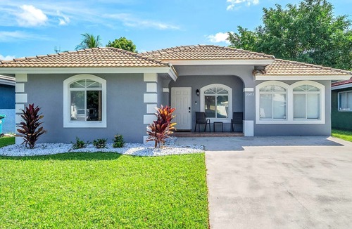 Miami Gardens House | The Hard Rock Hidden Gem!