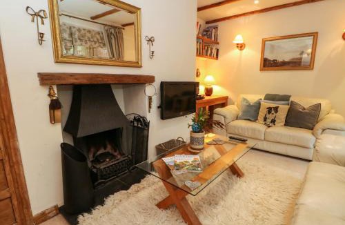 Macclesfield House | The Hare Burrows