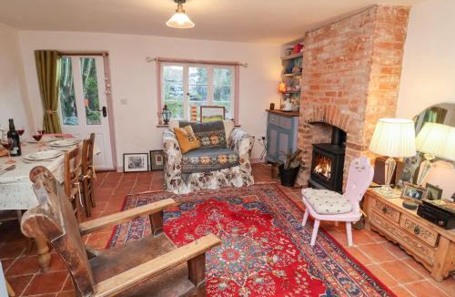 Diss House | The Hare & The Bumblebee Cottage
