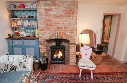 Diss House | The Hare & The Bumblebee Cottage