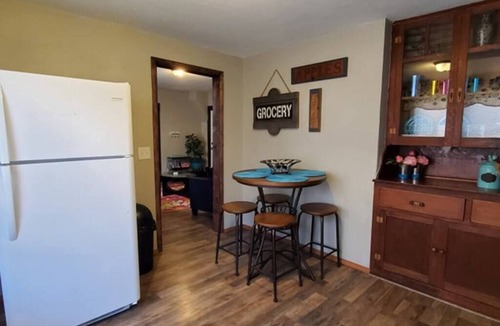 Guthrie House | The Harrison House // Pets Welcome // WIFI