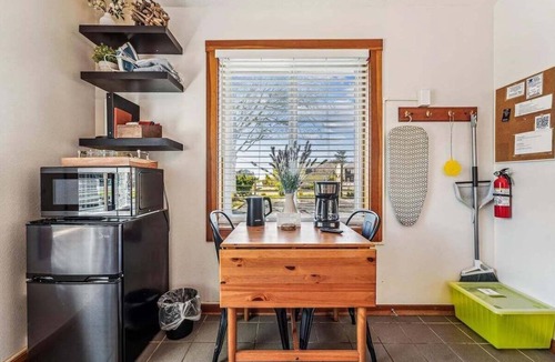 Cannon Beach House | The Harrison Inn * Studio - New Listing!