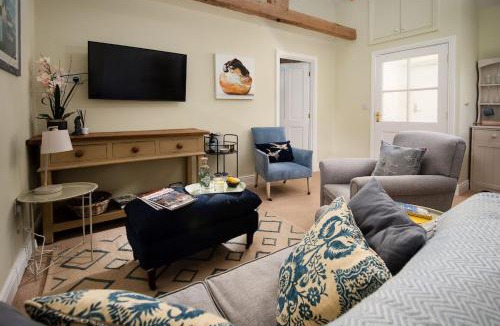 Walwick House | The Hat Shop