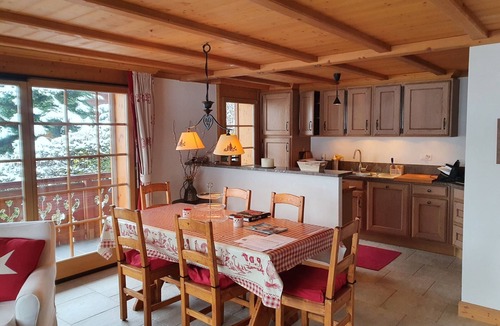 Alpe des Chaux Apartment | The Haut Closel apartment is located 800 m from the Barboleuse gondolas which take you to the Gryon