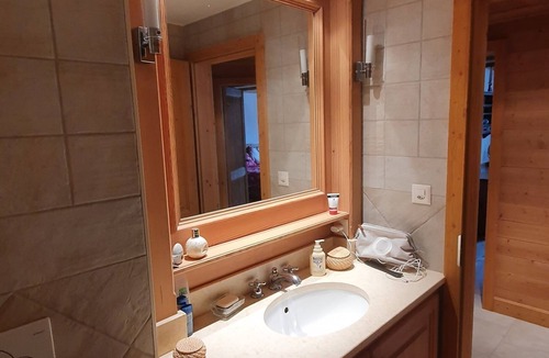 Alpe des Chaux Apartment | The Haut Closel apartment is located 800 m from the Barboleuse gondolas which take you to the Gryon