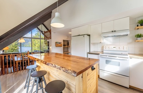 St-Adolphe-d'Howard Ski Chalet | The Haven of the Lake | AC | In&Outdoor Fireplace | 4 season BBQ | Canoe & Kayak