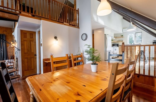 St-Adolphe-d'Howard Ski Chalet | The Haven of the Lake | AC | In&Outdoor Fireplace | 4 season BBQ | Canoe & Kayak