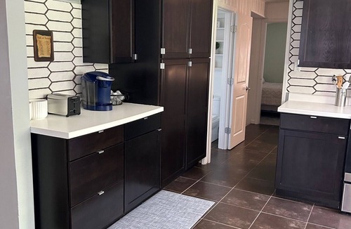 Eureka House | The Haven Eureka! n4Bedroom 1.5 Bath nWalking distance to The Canneryn