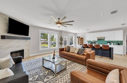 Forney House | The Haven - King Beds - Games - Office - BBQ - Yard