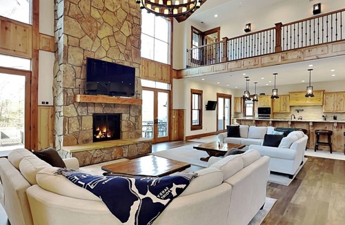 Oakland House | The Haven | Lakefront + 8 Suites, Indoor Pool, Hot Tub, Dock!