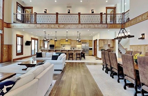 Oakland House | The Haven | Lakefront + 8 Suites, Indoor Pool, Hot Tub, Dock!