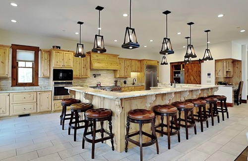 Oakland House | The Haven | Lakefront + 8 Suites, Indoor Pool, Hot Tub, Dock!