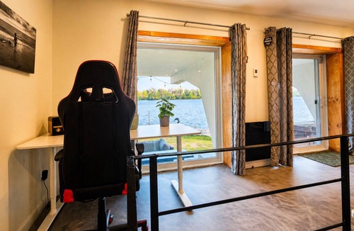 Laval-des-Rapides Apartment | The Haven Loft, with free parking. Pet-Friendly!